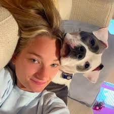 Olivia Eckhardt (@liv_eck)