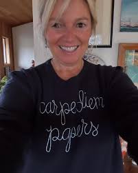 New Year, new…sweater!!! It's Monday morning, the first of 2025 & it feels  like it's supposed to be officially “fresh start” & all that jazz that's  landing in my inbox. That's good,