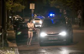 Loi sur la prostitution: 937 clients ont été verbalisés depuis lentrée en  vigueur de la nouvelle loi en avril 2016