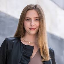 Kara Starnes's Instagram, Twitter & Facebook