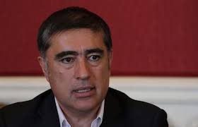 Jun 20, 2021 · tras intensa negociación mario desbordes confirma que sigue en carrera en la primaria presidencial de chile vamos y no se bajará pasadas las 21:30 horas de este domingo el propio abanderado de rn confirmó que sigue en carrera y no se bajará de la carrera presidencial. Si No Fuera Por Carabineros Yo Dudo Que Tuvieramos Democracia La Reflexion De Mario Desbordes
