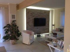 Lässt sich jede wandhalterung mit jedem fernseher verwenden? Unsere Fertige Tv Wand Mit Beleuchtung Steinwand Wohnzimmer Wohnzimmer Planen Gardinen Wohnzimmer Modern