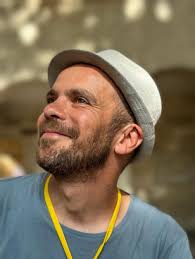 Présentation (Dépliant trois volets (UE))