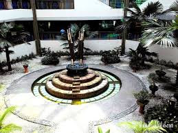 Ia terletak di kuala lumpur, malaysia dan dibuka pada 12 disember 1998. Kompleks Taman Seni Islam Selangor Khir Khalid