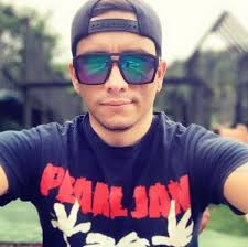 🦄🌿 ¡Un unicornio del bosque existe y vuela en Costa Rica! Un majestuoso  tucán blanco ha sido avistado en tierras costarricenses, cautivando al  mundo con su plumaje único, resultado del leucismo, una