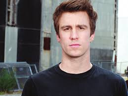 PERFORMER GAVIN CREEL RETURNS TO COLLEGE TOWN