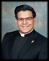 Este pueblo me honra con los labios, pero su corazón está lejos de mí. This  people honors me with their lips, but their heart