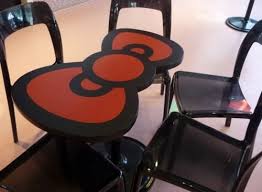 How Cute Is This Hello Kitty Table 3 Hello Kitty House Sanrio Hello Kitty Hello Kitty Items