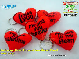 Gantungan Kunci Love Bahan Flanel Souvenir Pernikahan Gantungan Kunci Contoh Undangan Pernikahan Gantungan