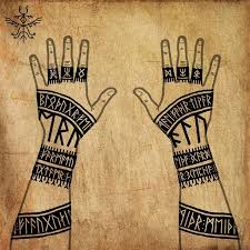 Harbardart Gmail Com Auf Instagram Altere Runen Und Muster Worte Der Starke Vikings Wikinger Tattoo Wikinger Tattoo Symbole Wikinger Tattoos