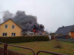 Zwei menschen sterben bei wohnhausbrand.→. Haus Brennt In Neukirchen Nieder Wochenendspiegel