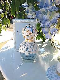 This right here in my little hands is the first ever marc jacobs fragrance that i have ever owned, and was a big deal. Perfume Review Marc Jacobs Daisy Dream Eau De Toilette From Beautystat Com S Fragrance Expert Sue Phillips Beautystat Com