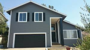 Behr Paint Iron Mountain Grey Ultra Pure White Carbon Black Black Garage Grey House E House Paint Exterior Grey White Exterior Houses Gray House Exterior