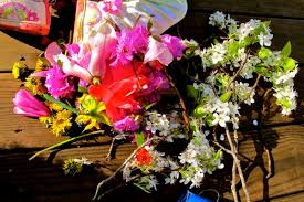 To make the sign for flower , hold your fingers and thumb together, as if you were pinching the stem of a flower, or as if your hand itself were a flower bud. Flower Filled Nature Sensory Play For Kids And Babies
