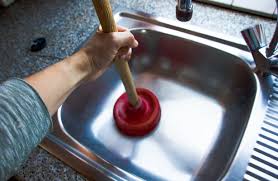Deux méthodes pour déboucher un évier de cuisine. Astuces Faciles Et Naturelles Pour Deboucher Eviers Et Lavabos