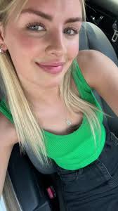 Sadie Dahl's Instagram, Twitter & Facebook