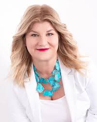 Sandra Walmsley's Instagram, Twitter & Facebook