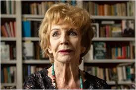 Edna O'Brien, addio alla "scandalosa" ragazza di campagna: la forza  realista del suo libro bruciato sui sagrati delle chiese