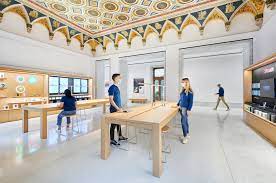 The apple store app provides a more personal way to shop for the latest apple products and accessories. Neuer Apple Store Rom Haucht Historischem Gebaude Neues Leben Ein Ifun De