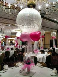 Centros de mesa restaurante en oferta. Centros De Mesa Globo Con Tul Y Base De Flores Decoracion De Fiesta Centro De Mesa Con Globos Decoracion De Quinceaneras