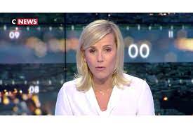 Laurence ferrari is a french journalist, best known as a former anchor of the tf1 weekday evening news le 20h. Laurence Ferrari 360 Trio Necklace Punchline Cnews La Brune Et La Blonde
