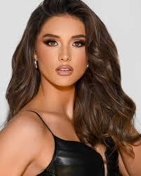 Sarah Madison's Instagram, Twitter & Facebook