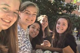 Alison Paquette's Instagram, Twitter & Facebook