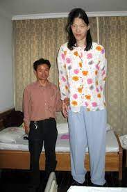 She stood at 7 ft 7 in tall. Yao Defen Fotos Imago