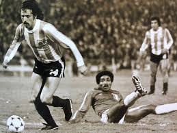 Dársela a messi y cerrar los ojos kempes criticó la falta de variantes de la selección argentina y aseguró que no hay una solución distinta. El Heroe Que Mas Sufrio Diario La Capital De Mar Del Plata