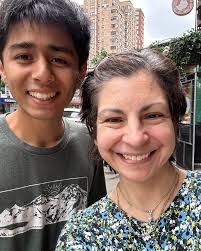 LUNCH MATCH! This month the @haascenterstanford connected more than 300  (!!!) alumni with students doing a @cardinalquarter fellowship for an  in-person chat or a virtual Zoom meeting. The conversations ranged from  personal @