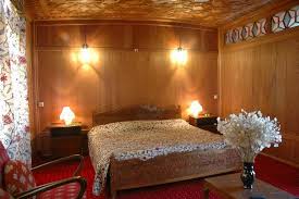 At holiday inn hotels & resorts® we pride ourselves in delivering warm and welcoming experiences for guests staying for business or pleasure. Holiday Inn Group Of Houseboats Prices Specialty Inn Reviews Srinagar Kashmir Tripadvisor