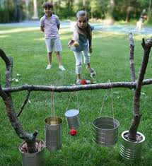 Kinderspiel Fur Draussen Zum Selber Machen Spiel Aus Asten Und Konservendosen Im Garten Bast Kinderspiele Fur Draussen Kinderspiele Im Freien Konservendosen