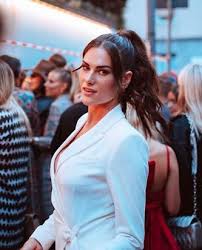 Servizi, clip e interviste inedite. Francesca Sofia Novello Lo Stilista Degli Abiti Di Sanremo 2020 Notizieweblive It
