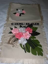 Kece Cicekli Runner Modeli Kece Boncuk Kece Cicekler