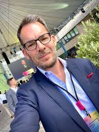 Thomas Mischke's Instagram, Twitter & Facebook