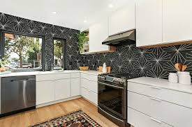 Mid Century Remodel Flaunts A Full Wall Starburst Backsplash In 2020 Modern Kitchen Design Mid Century Modern Kitchen Free Kitchen Design