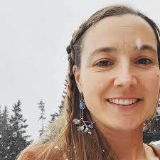 So in love with my new earrings 😍 from @oreandstonejewelry You truly make  jewelry from my dreams. All inspired by the natural world of plants. I  might be a Homestead mama up