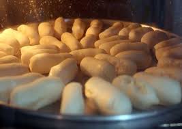 Biscoito De Polvilho Assado De Padaria Biscoito De Polvilho Doce Assado Receita Com Imagens Biscoito De Polvilho Doce Biscoito De Polvilho Receitas Vegetarianas