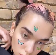 Dua Lipa Pink Hair Video In 2020 Pink Hair Pink Streaks Music Festival Outfit