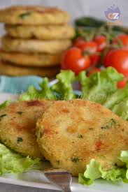 La quinoa è un cereale sano e ricco di proprietà nutritive, si può mangiare in insalata ma anche utilizzare come base per fare sfiziose polpette o hamburger di verdure. Hamburger Di Patate E Zucchine