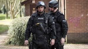 Die handlung der britischen dramaserie line of duty beschäftigt sich mit dem kampf gegen die korruption in den eigenen reihen der gesetzeshüter. Line Of Duty Cops Unter Verdacht Staffel 3 Lite Das Lifestyle Technik Magazin
