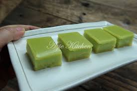 Sepotong kuih lapis dianggarkan mempunyai 87 kalori. Kuih Lapis Tepung Beras Yang Mudah Azie Kitchen