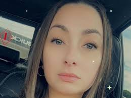 Brooke Lundy's Instagram, Twitter & Facebook