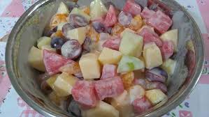 Salah satu variasi salad buah yang banyak dijual adalah salad buah mayones. Cara Membuat Salad Buah Buahan Youtube