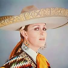 🌹 Lucha Villa — 89 años de grandeza Hoy celebramos el 89° cumpleaños de Lucha  Villa, una de las voces más emblemáticas de la música vernácula mexicana.  Dueña de una interpretación profunda