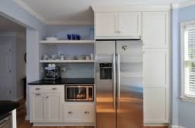 Wie Ein Mikrowellenregal Ihre Kuchenerfahrung Insgesamt Verbessern Kann Kuchenumbau Eingebauter Kuhlschrank Und Kuchendesign