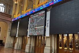 23일 헝다 그룹이 지급해야 하는 이자는 달러채 8353만달러(약 1000억원), 위안화 채권 2억. 0bc3bnkdphgi3m