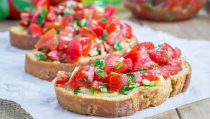 Erbe aromatiche, aglio o spezie donano un tocco in più. Ricetta Bruschetta Al Pomodoro Le Ricette Di Buonissimo