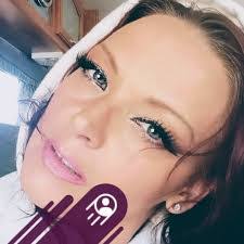 Desirae Bennett's Instagram, Twitter & Facebook