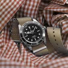 To wear a nato watch strap, put the strap on carefully. Atacama Woven Fabric Nato Watch Strap